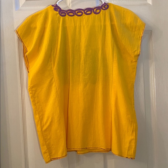 Handmade Vibrant Floral Embroidered Women's Blouse - Picture 9 of 9